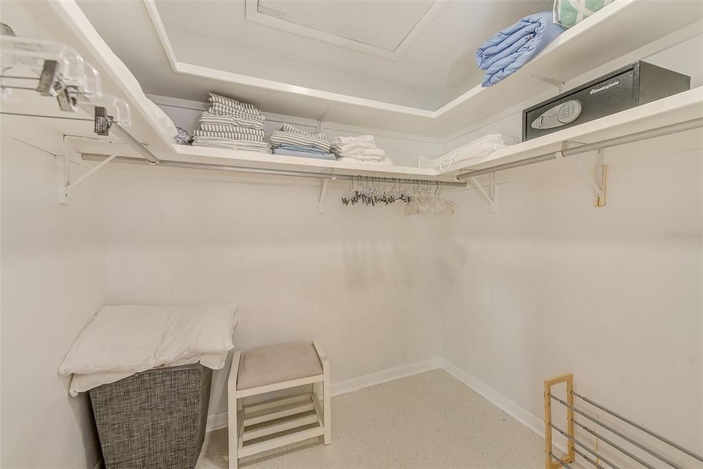 В аренду: $3,800 (3 спален, 2 ванн, 1693 Квадратных фут)