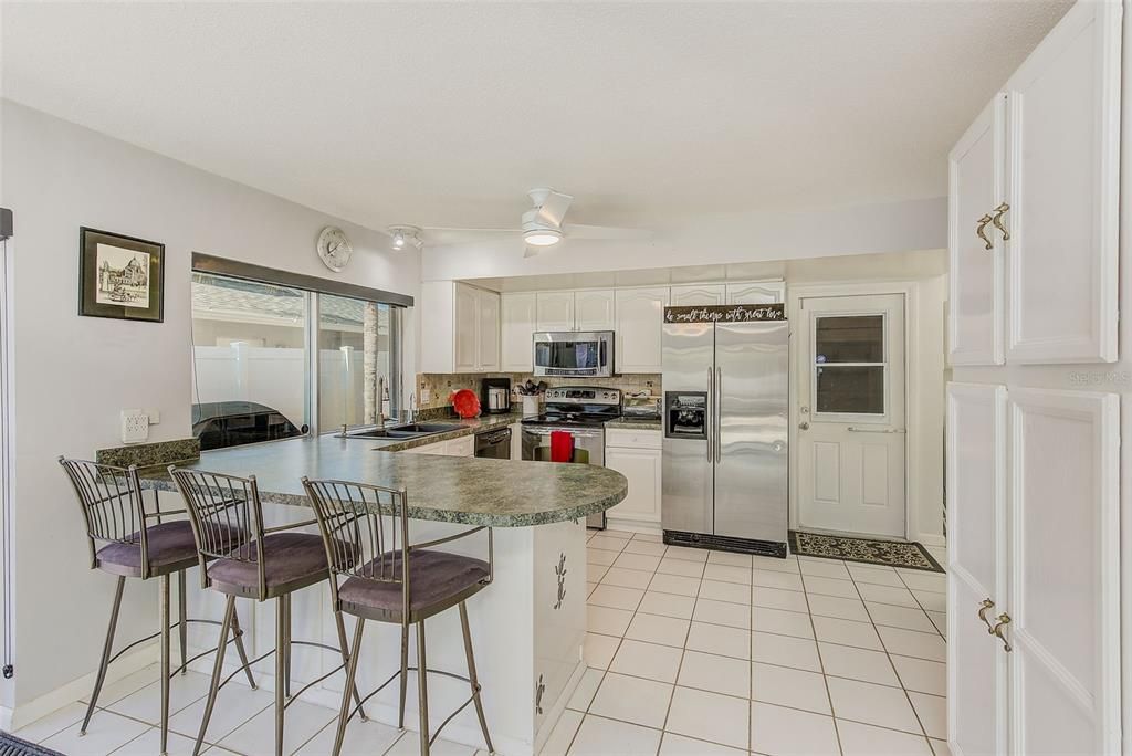 В аренду: $3,800 (3 спален, 2 ванн, 1693 Квадратных фут)