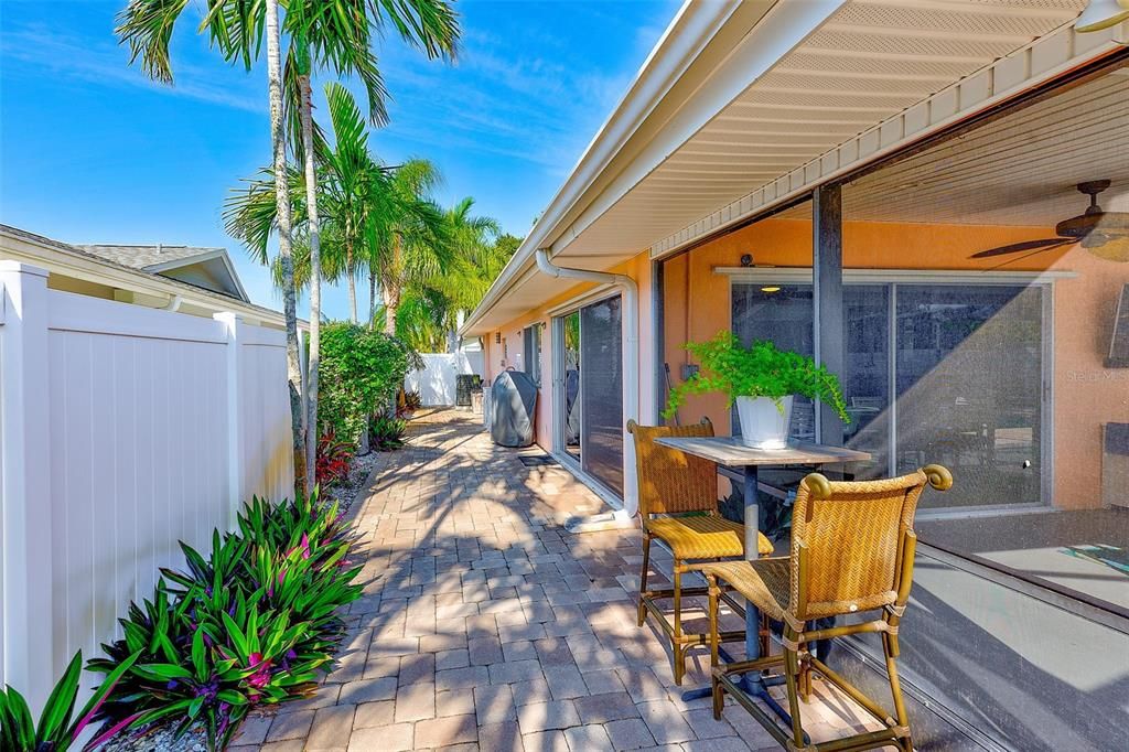 В аренду: $3,800 (3 спален, 2 ванн, 1693 Квадратных фут)