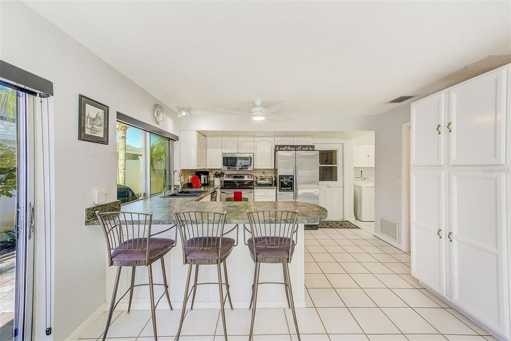 В аренду: $3,800 (3 спален, 2 ванн, 1693 Квадратных фут)