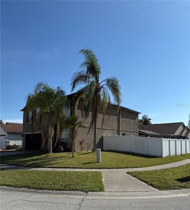 For Sale: $390,000 (4 beds, 2 baths, 2590 Square Feet)
