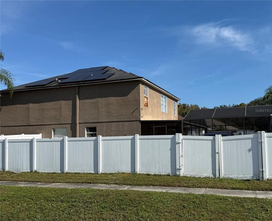 For Sale: $390,000 (4 beds, 2 baths, 2590 Square Feet)