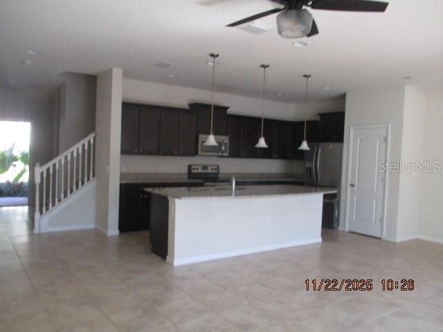 待售: $390,000 (4 贝兹, 3 浴室, 2102 平方英尺)