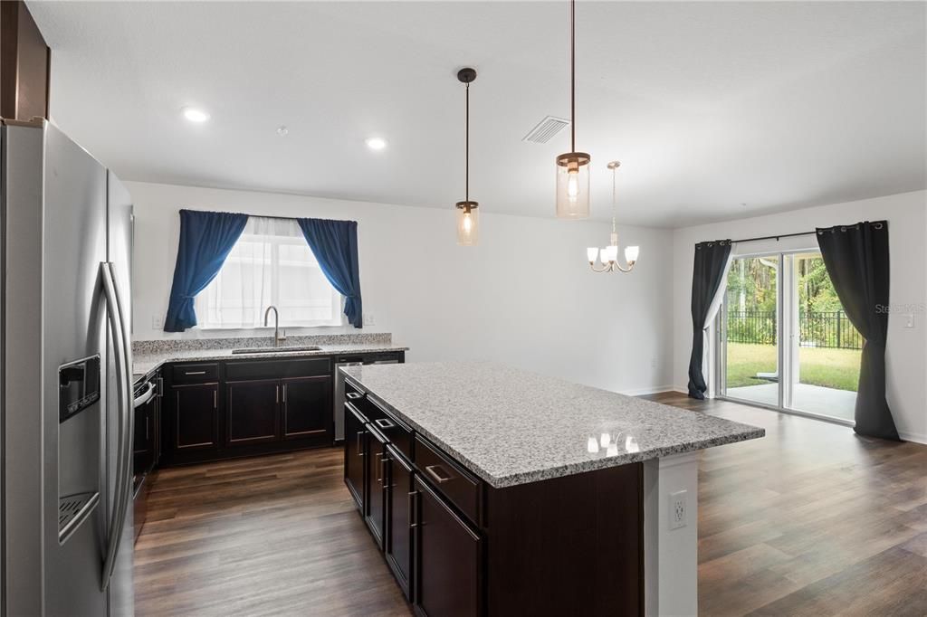 En Venta: $405,000 (4 camas, 2 baños, 1707 Pies cuadrados)