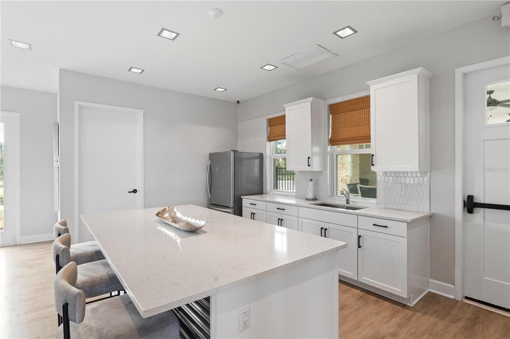 En Venta: $405,000 (4 camas, 2 baños, 1707 Pies cuadrados)