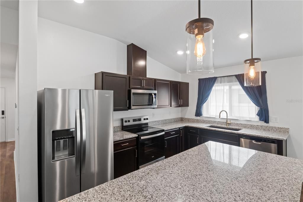 En Venta: $405,000 (4 camas, 2 baños, 1707 Pies cuadrados)