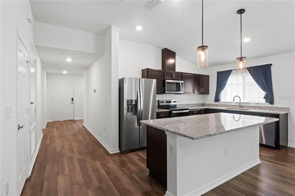 En Venta: $405,000 (4 camas, 2 baños, 1707 Pies cuadrados)