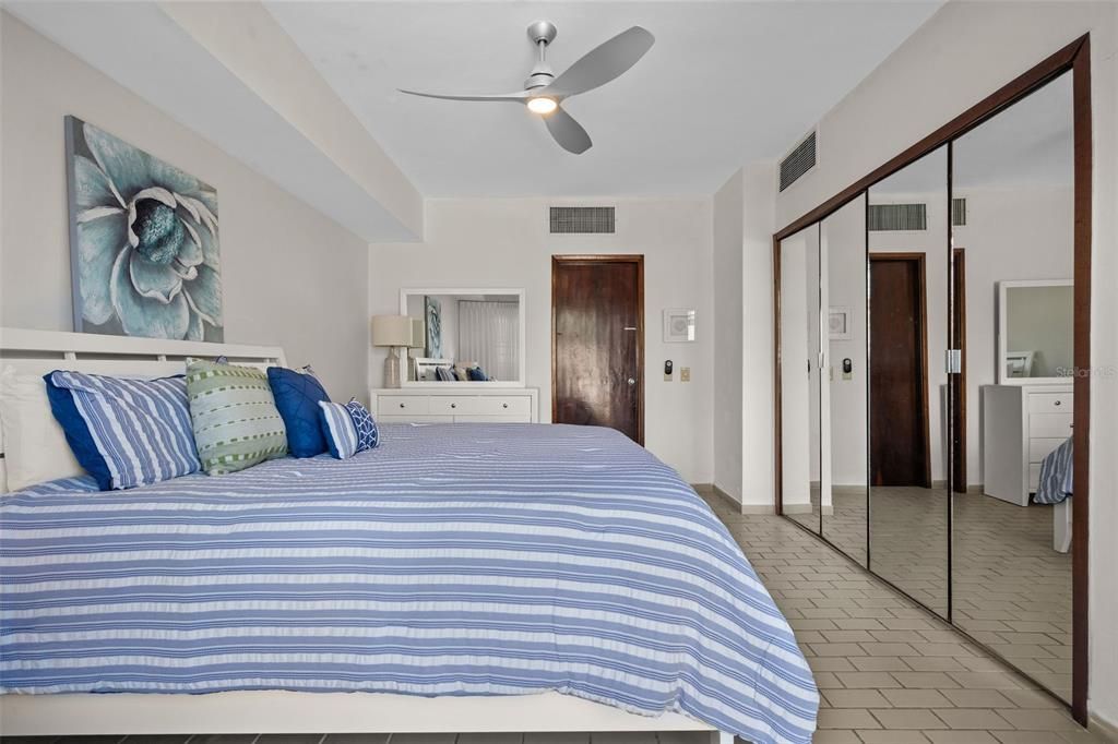 For Sale: $449,000 (1 beds, 1 baths, 1200 Square Feet)