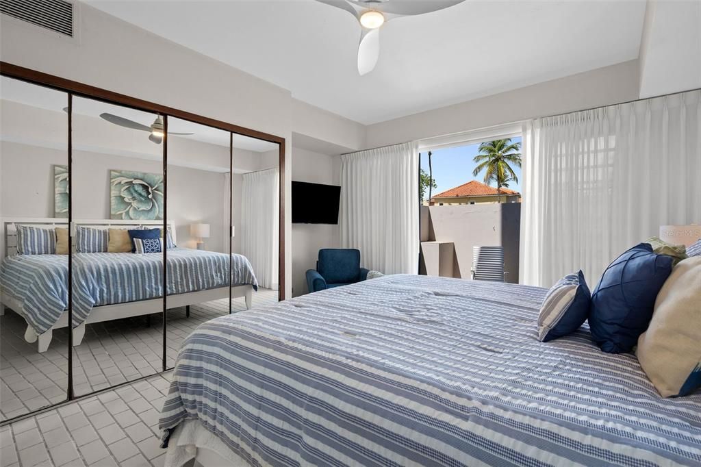 For Sale: $449,000 (1 beds, 1 baths, 1200 Square Feet)