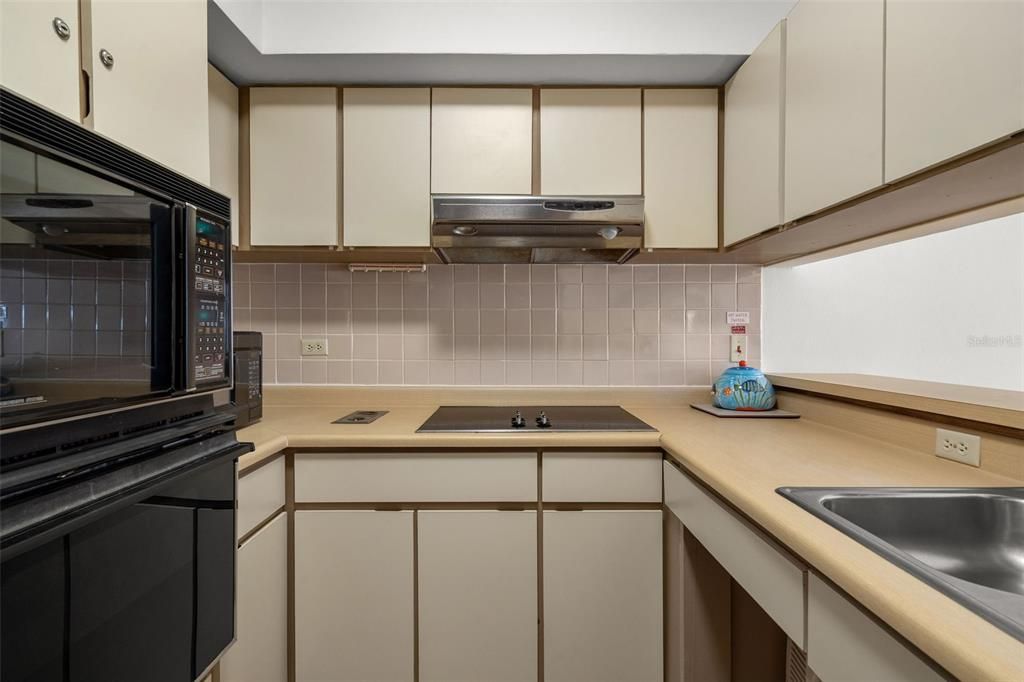 For Sale: $449,000 (1 beds, 1 baths, 1200 Square Feet)