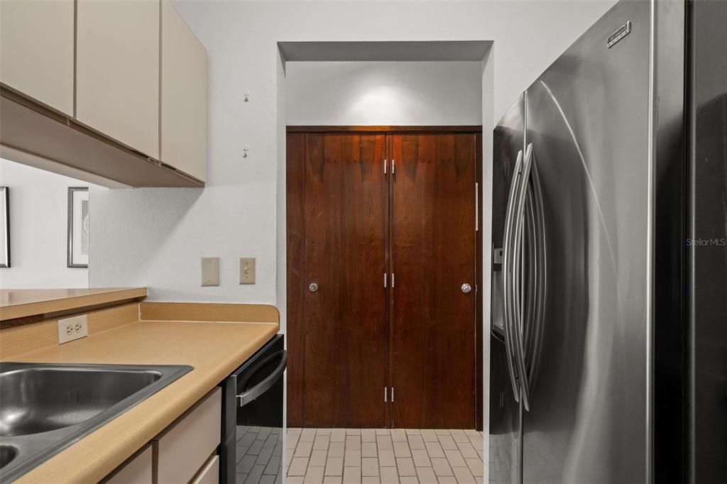 For Sale: $449,000 (1 beds, 1 baths, 1200 Square Feet)
