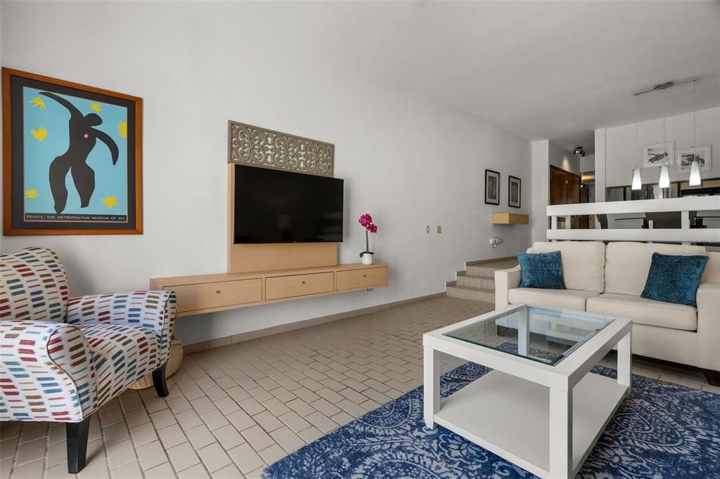 For Sale: $449,000 (1 beds, 1 baths, 1200 Square Feet)