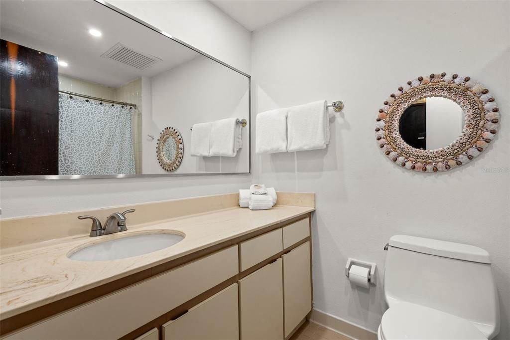 For Sale: $449,000 (1 beds, 1 baths, 1200 Square Feet)