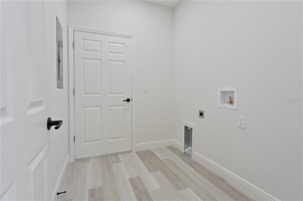 For Sale: $319,900 (3 beds, 2 baths, 1477 Square Feet)