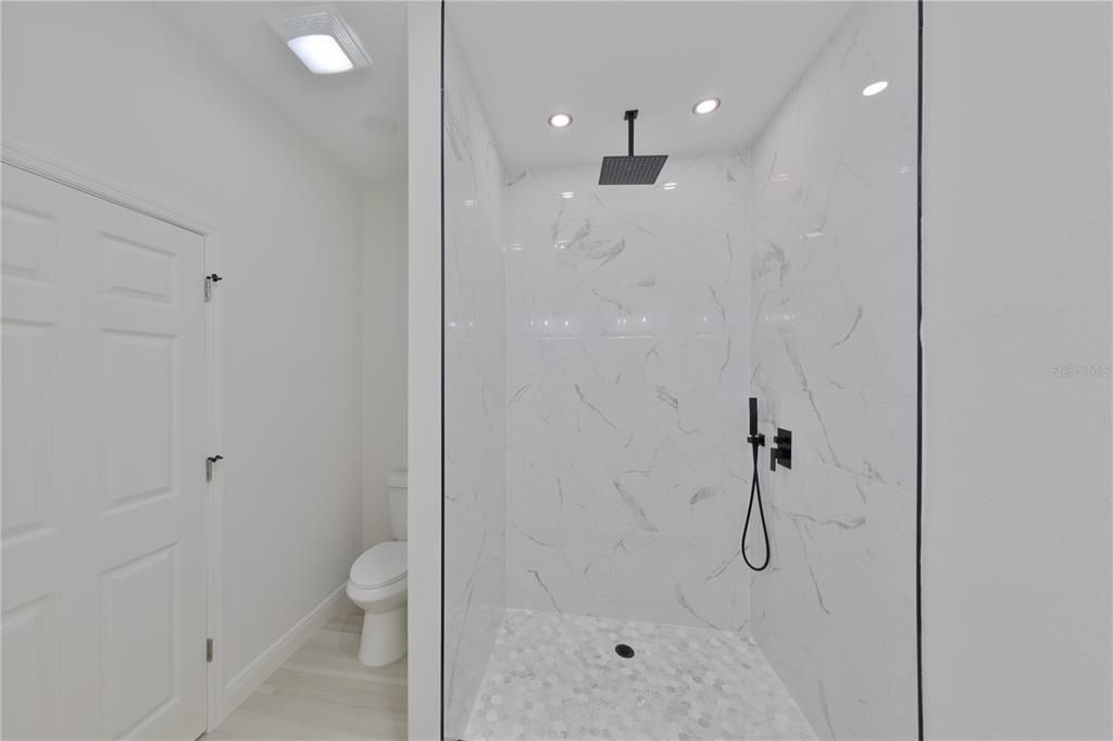 For Sale: $319,900 (3 beds, 2 baths, 1477 Square Feet)