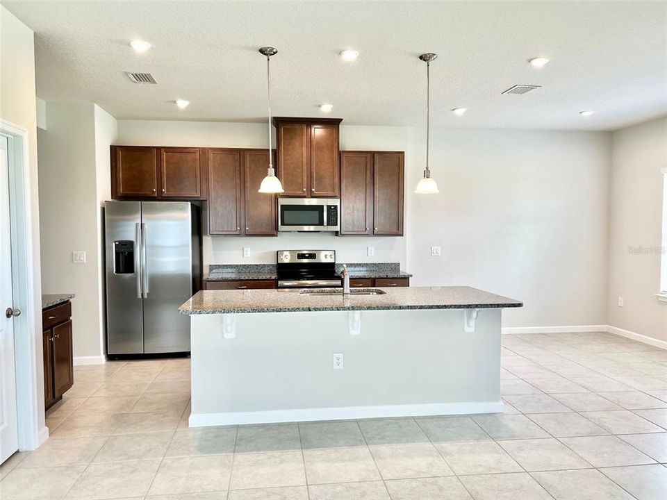 For Rent: $2,750 (4 beds, 2 baths, 2040 Square Feet)