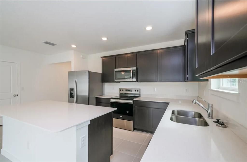 В аренду: $1,945 (3 спален, 2 ванн, 1846 Квадратных фут)