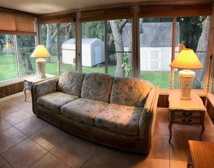 For Sale: $155,000 (2 beds, 1 baths, 980 Square Feet)