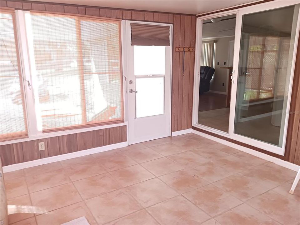 For Sale: $155,000 (2 beds, 1 baths, 980 Square Feet)