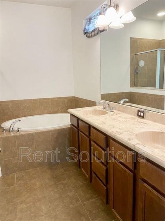 For Rent: $2,995 (3 beds, 2 baths, 1606 Square Feet)