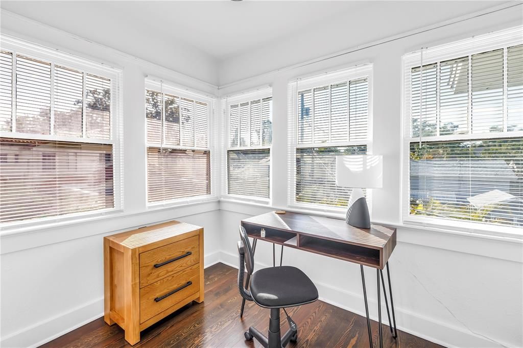 出租: $6,000 (3 贝兹, 2 浴室, 2160 平方英尺)