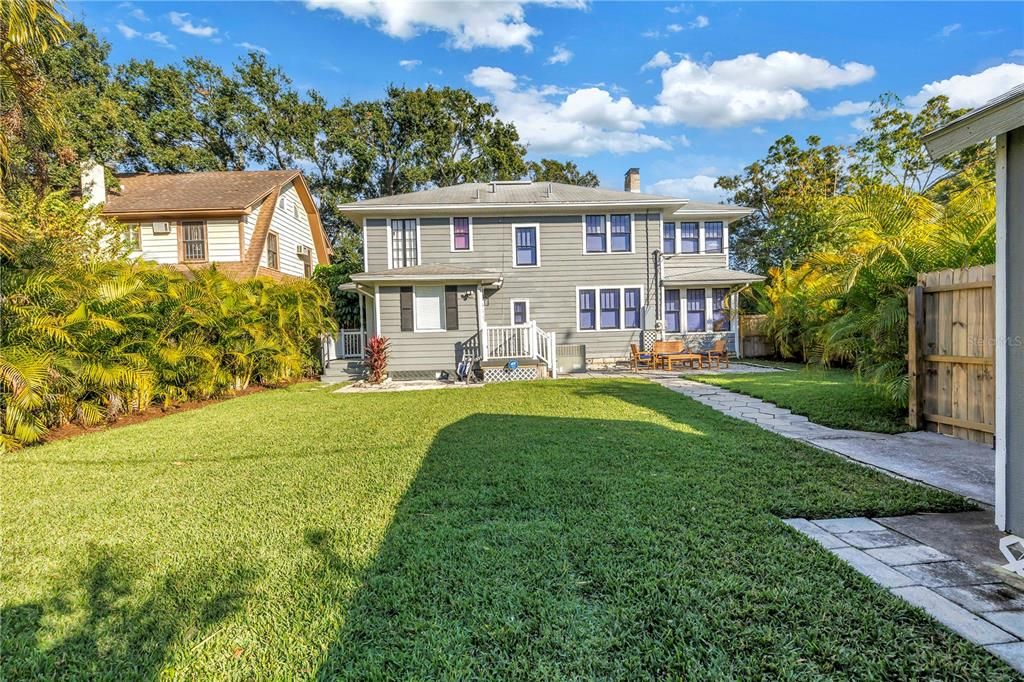 出租: $6,000 (3 贝兹, 2 浴室, 2160 平方英尺)