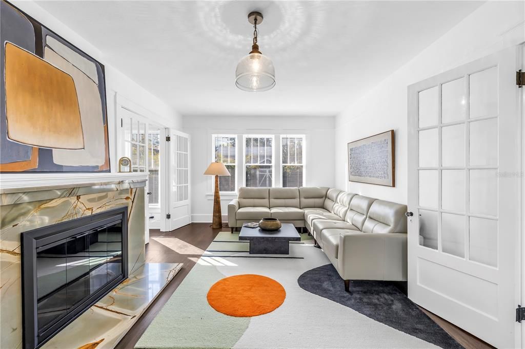 出租: $6,000 (3 贝兹, 2 浴室, 2160 平方英尺)