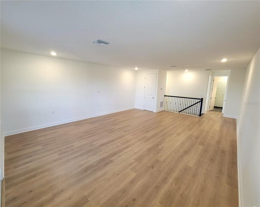 For Rent: $6,200 (5 beds, 3 baths, 3076 Square Feet)