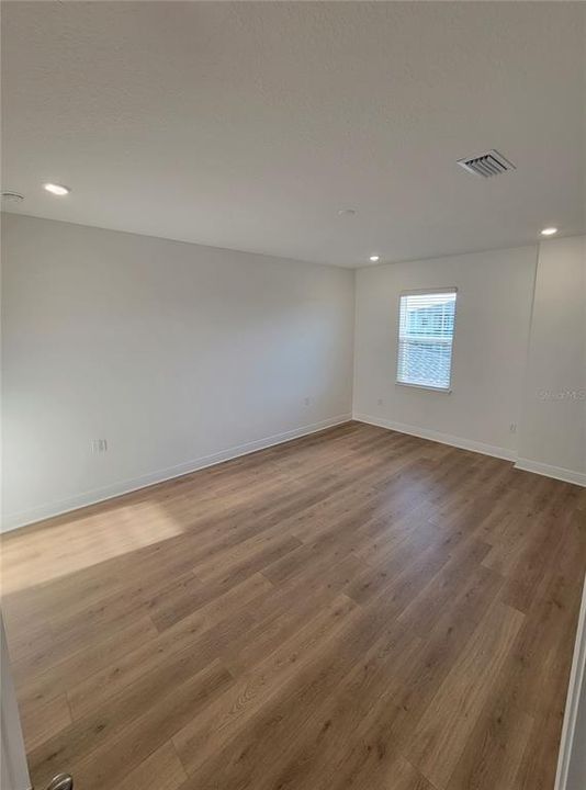 For Rent: $6,200 (5 beds, 3 baths, 3076 Square Feet)