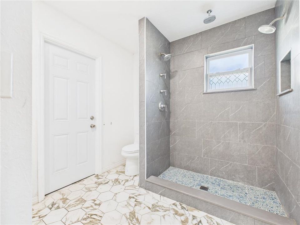 待售: $200,000 (3 贝兹, 2 浴室, 1185 平方英尺)