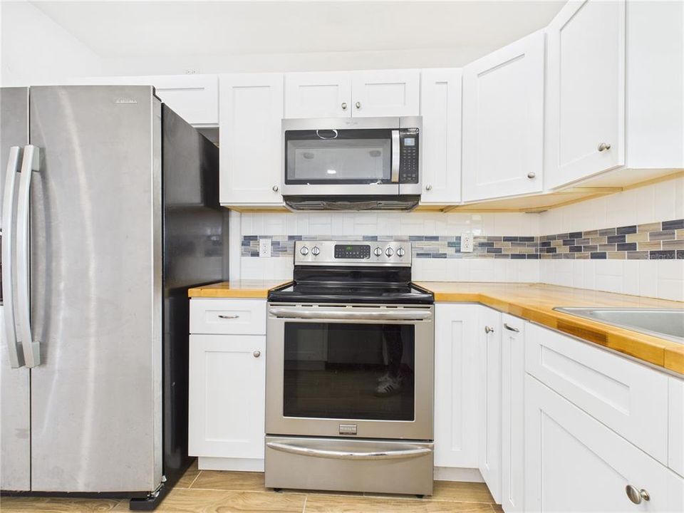 待售: $200,000 (3 贝兹, 2 浴室, 1185 平方英尺)