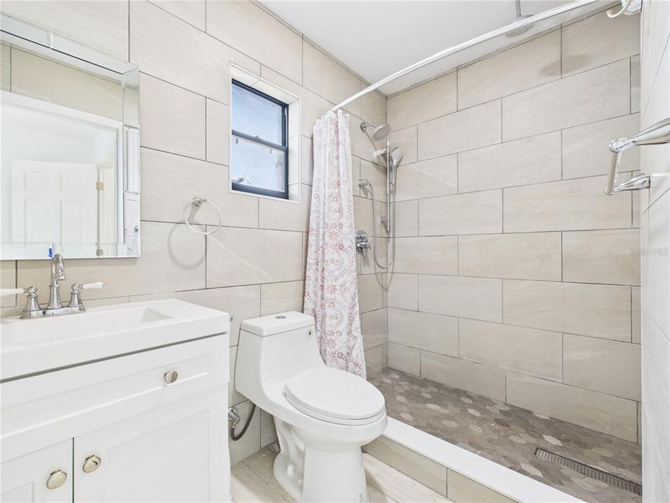 待售: $200,000 (3 贝兹, 2 浴室, 1185 平方英尺)