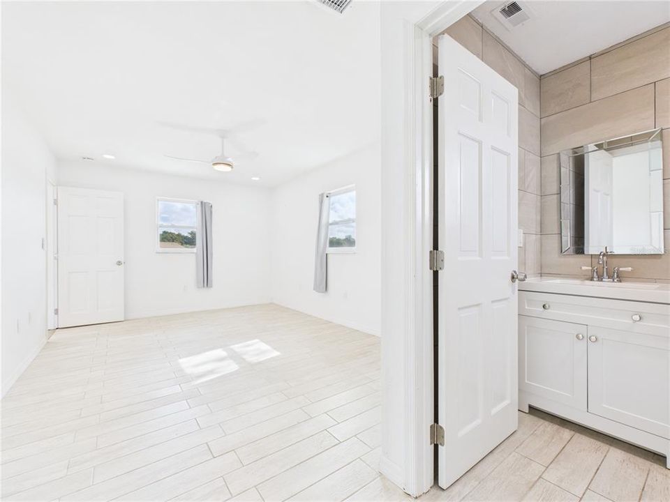 待售: $200,000 (3 贝兹, 2 浴室, 1185 平方英尺)