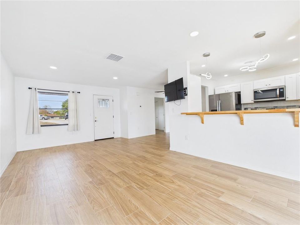 待售: $200,000 (3 贝兹, 2 浴室, 1185 平方英尺)