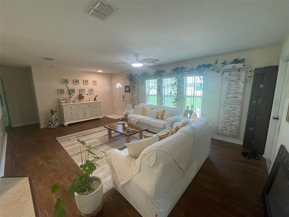 出租: $1,950 (3 贝兹, 2 浴室, 1316 平方英尺)