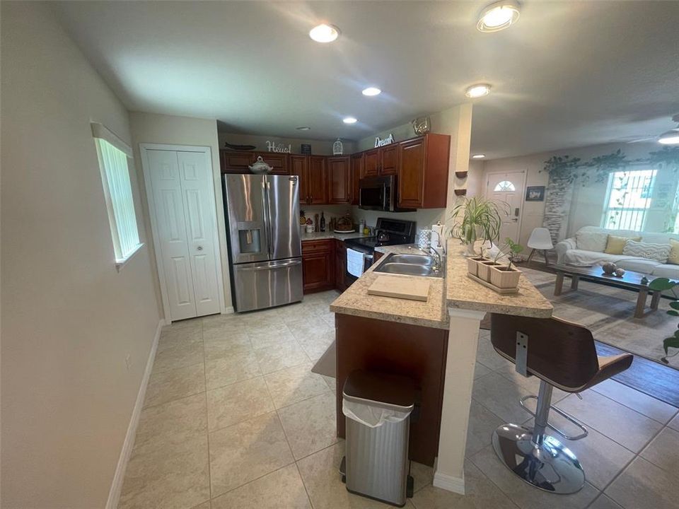 出租: $1,950 (3 贝兹, 2 浴室, 1316 平方英尺)