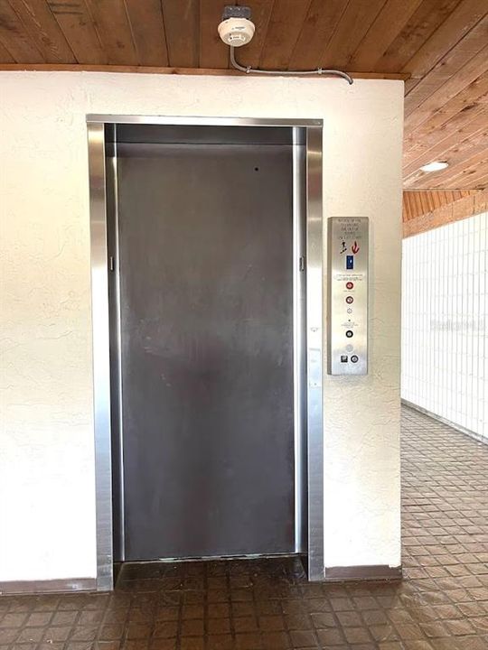 出租: $1,300 (1 贝兹, 1 浴室, 555 平方英尺)