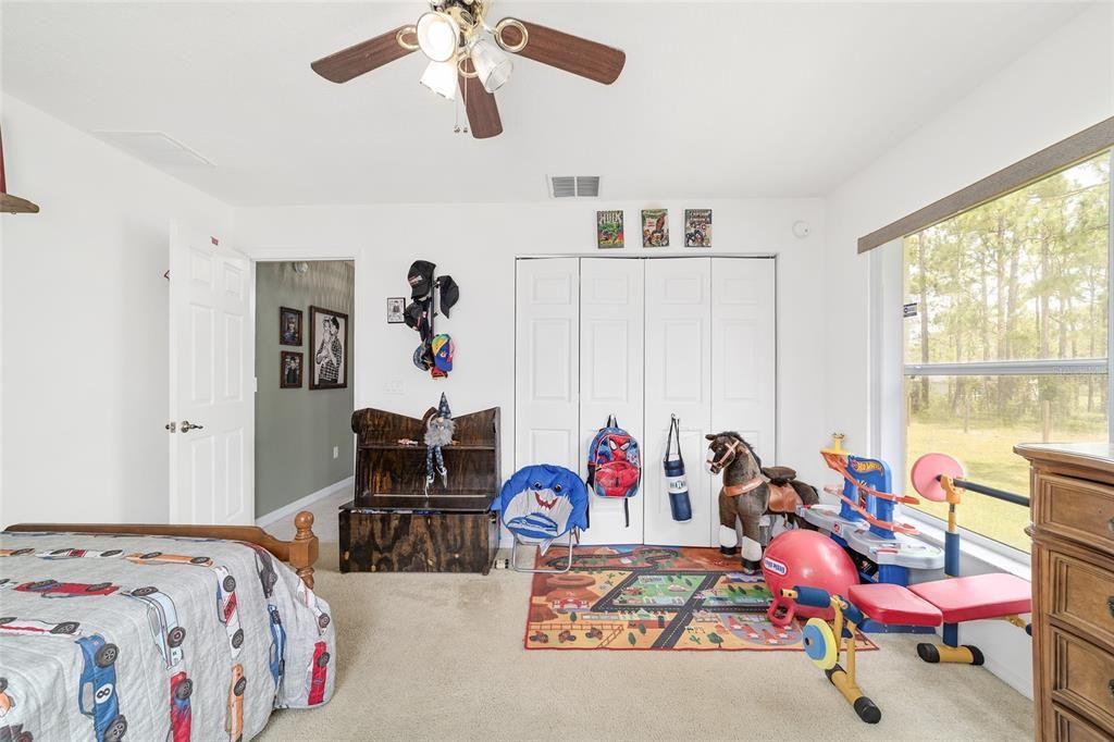 合同活跃: $349,900 (3 贝兹, 2 浴室, 1690 平方英尺)