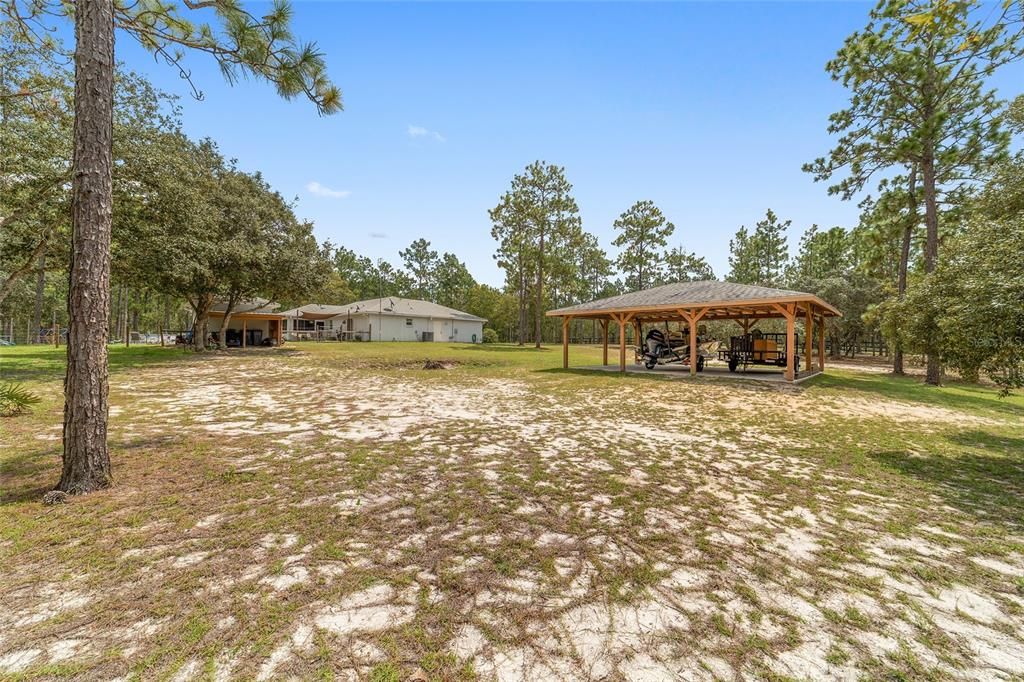 合同活跃: $349,900 (3 贝兹, 2 浴室, 1690 平方英尺)