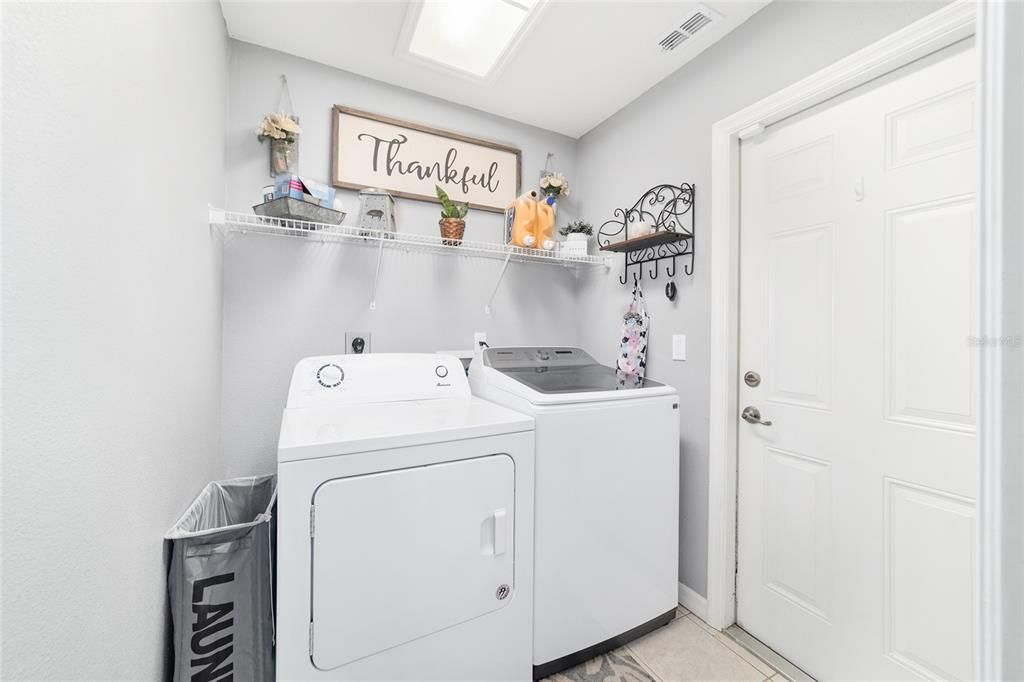 合同活跃: $349,900 (3 贝兹, 2 浴室, 1690 平方英尺)