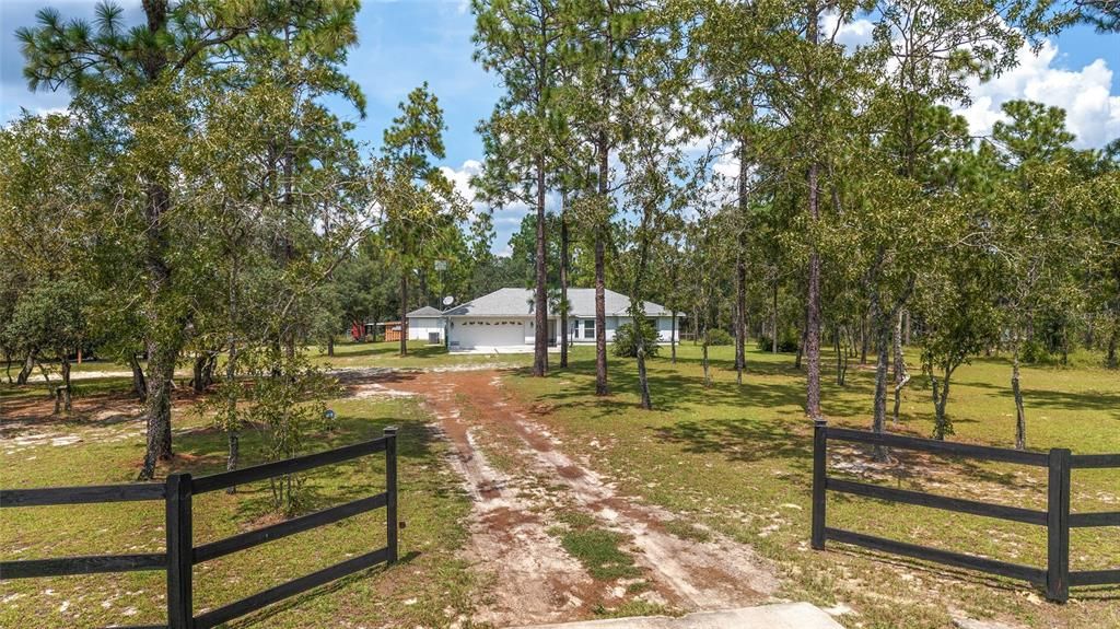 合同活跃: $349,900 (3 贝兹, 2 浴室, 1690 平方英尺)