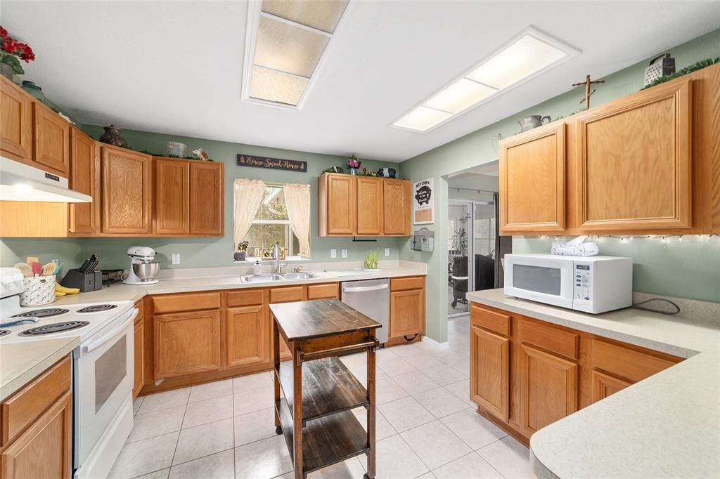 合同活跃: $349,900 (3 贝兹, 2 浴室, 1690 平方英尺)