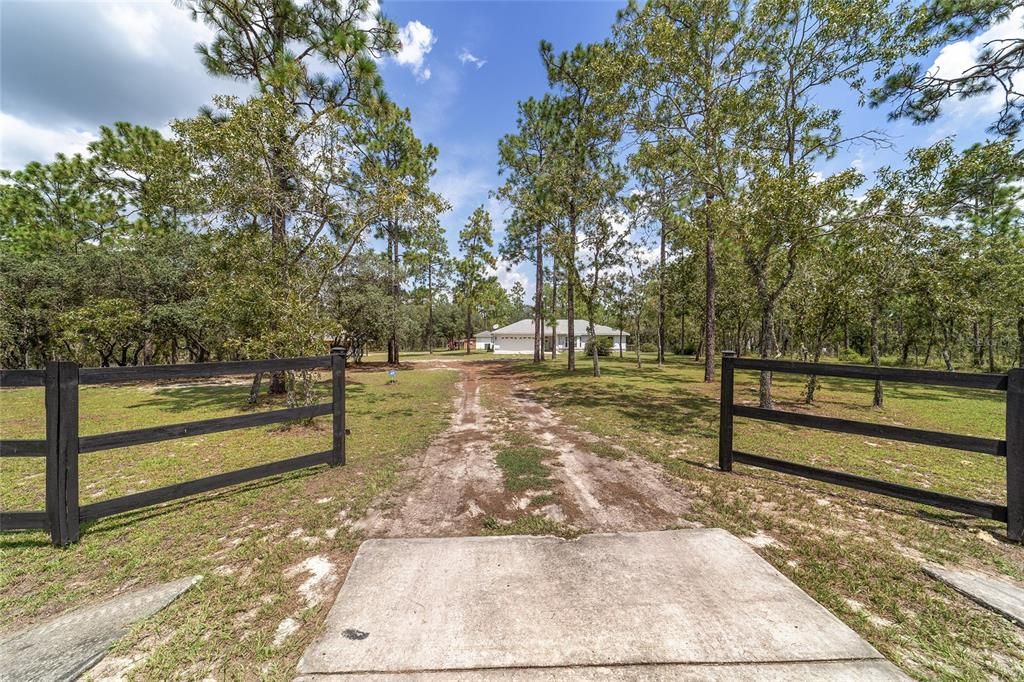 合同活跃: $349,900 (3 贝兹, 2 浴室, 1690 平方英尺)