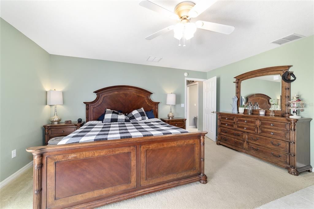 合同活跃: $349,900 (3 贝兹, 2 浴室, 1690 平方英尺)