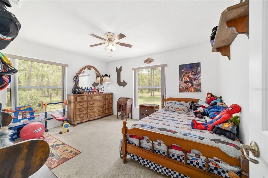 合同活跃: $349,900 (3 贝兹, 2 浴室, 1690 平方英尺)