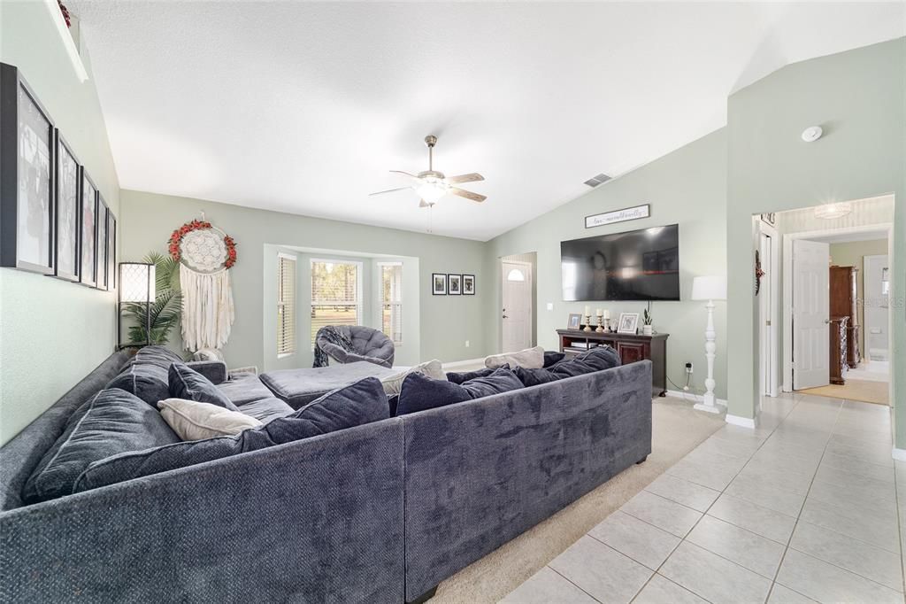 合同活跃: $349,900 (3 贝兹, 2 浴室, 1690 平方英尺)