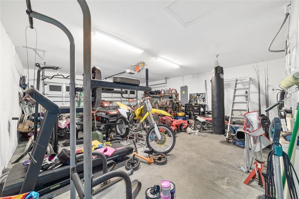 合同活跃: $349,900 (3 贝兹, 2 浴室, 1690 平方英尺)