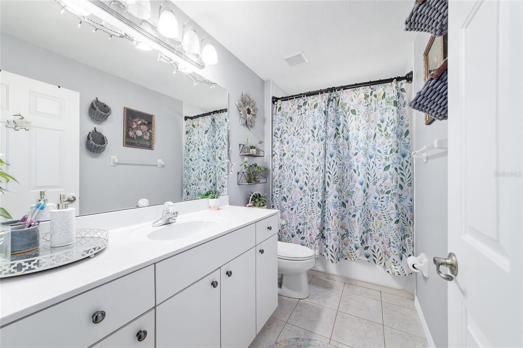 合同活跃: $349,900 (3 贝兹, 2 浴室, 1690 平方英尺)