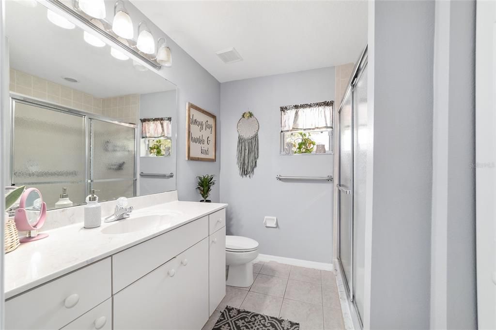 合同活跃: $349,900 (3 贝兹, 2 浴室, 1690 平方英尺)