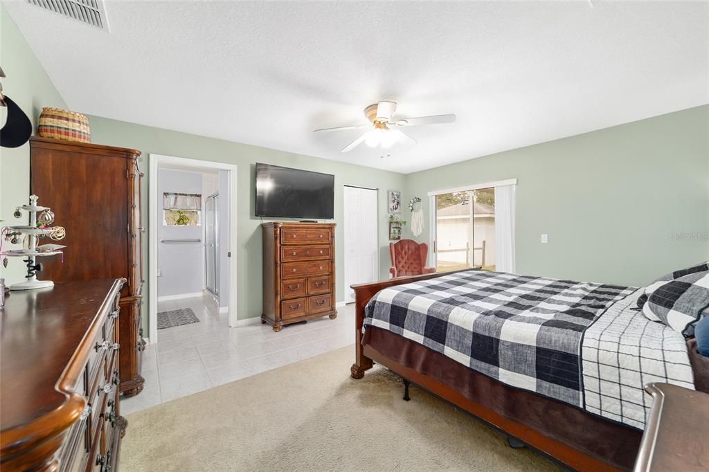 合同活跃: $349,900 (3 贝兹, 2 浴室, 1690 平方英尺)